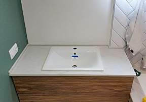 Столешница в ванную: как дополнить дизайн интерьера